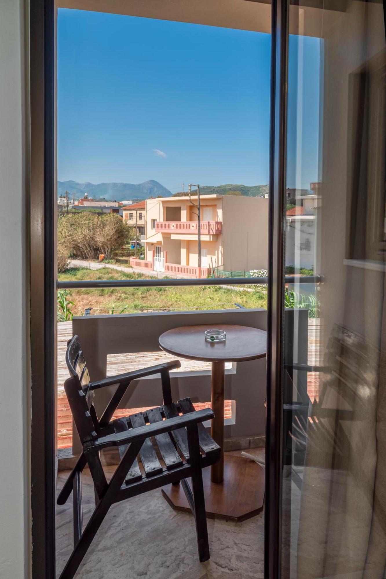 Argo Rooms-Papadakis Kissamos Exterior photo